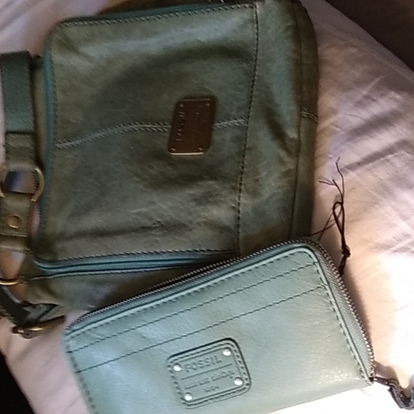 Fossil crossbody bag/matching unused wallet - Picture 1 of 6